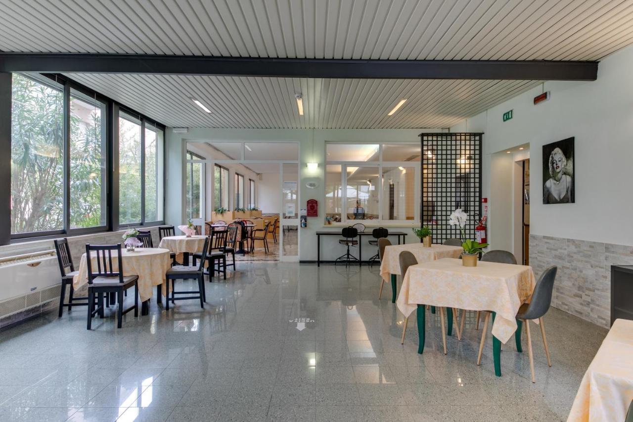 Hotel Villa Merope Rimini Exteriér fotografie